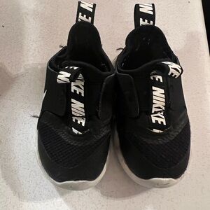 Nike baby flex runners